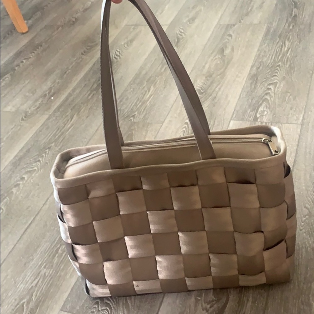 Harvey seatbelt tote- extra large good condition